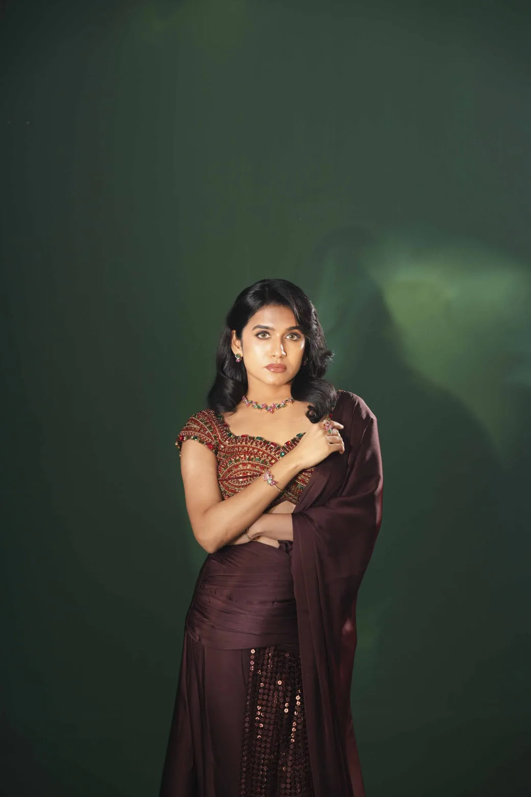 Elegant maroon saree with soft makeup