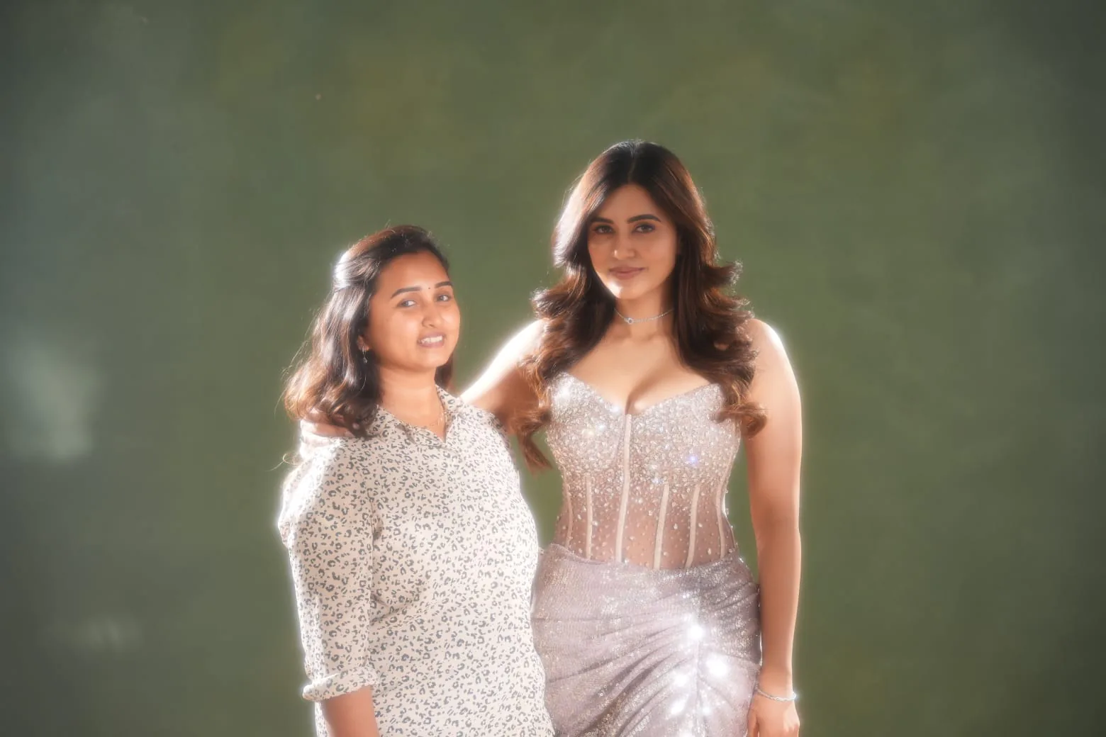 Two guests in shimmering evening looks