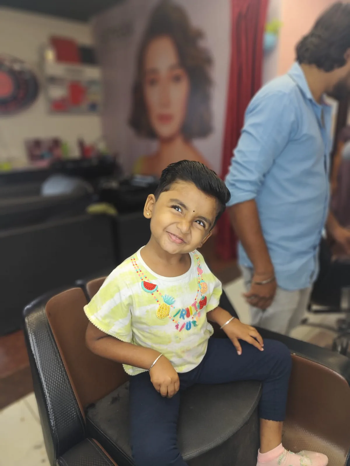Young client enjoying the salon